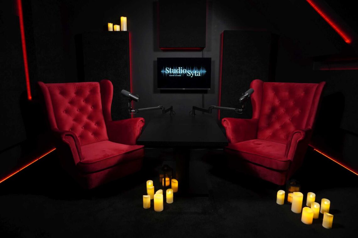 Studio Syta z czerwonymi fotelami Warszawa