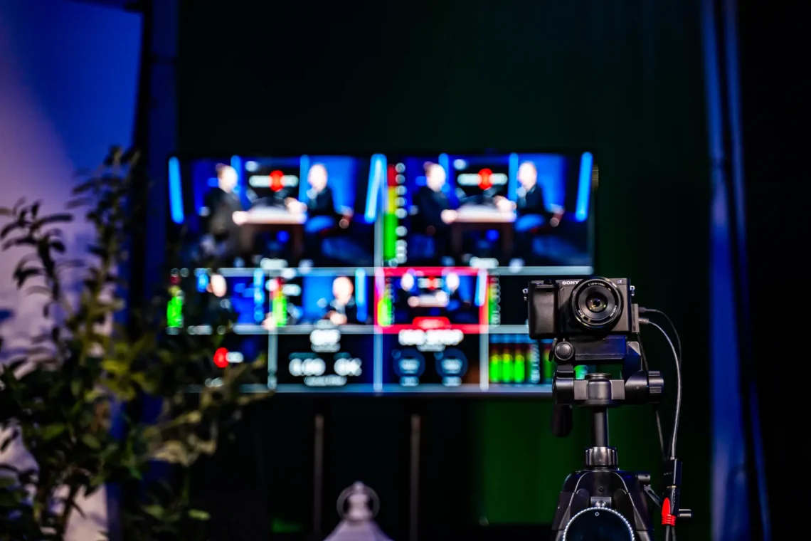 Ekrany w studio syta