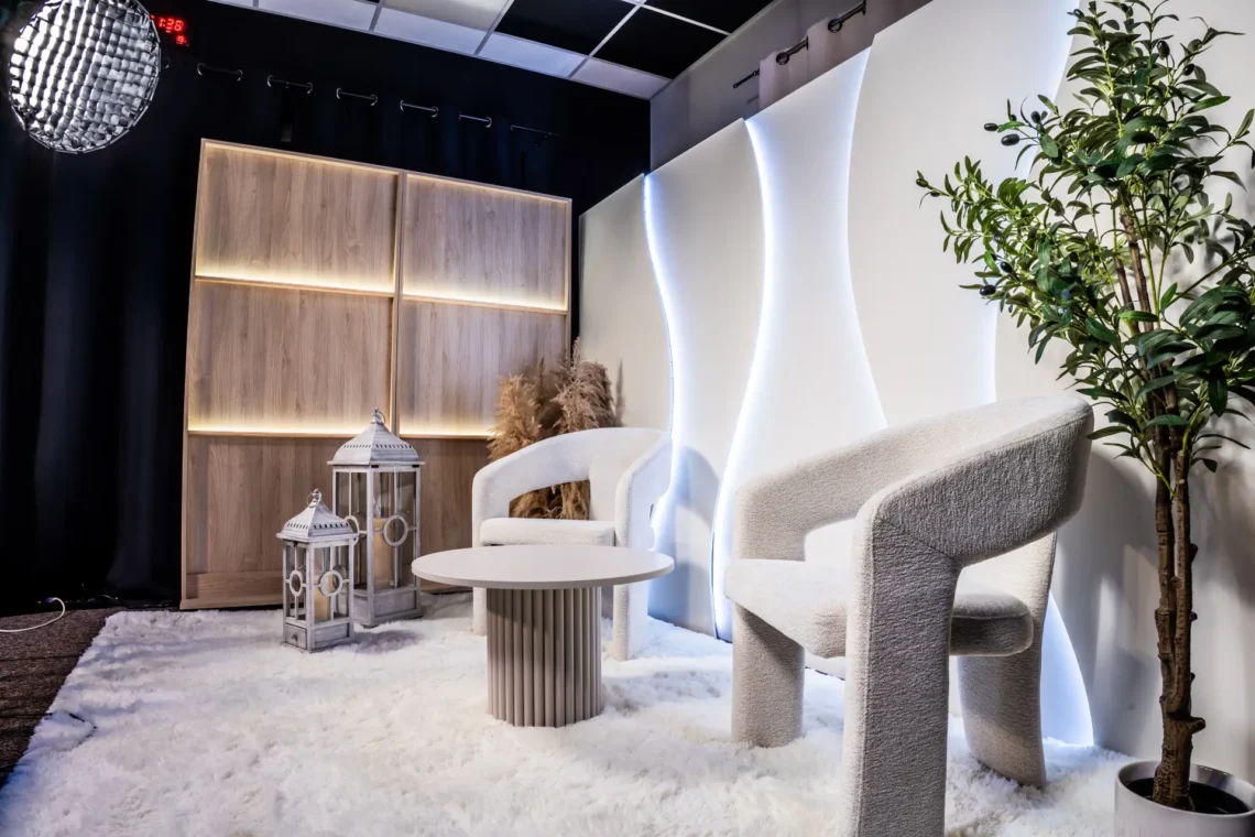 Białe studio jasno oświetlone zdjęcie nr.4